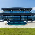 Swissotel And Cesme Hotel *